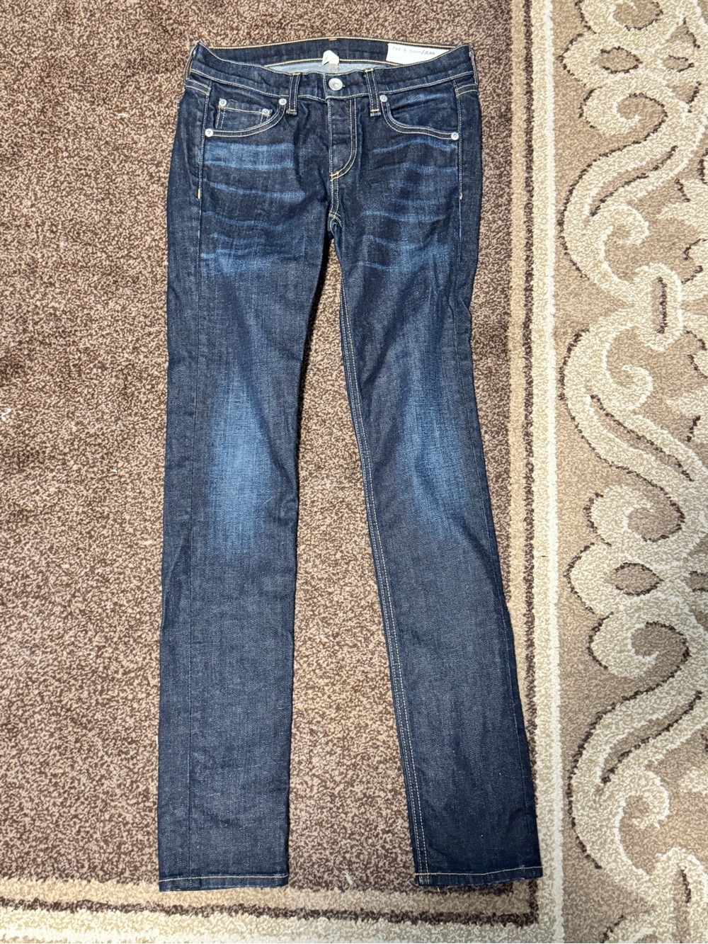 Rag & Bone Dre jeans in “Beverly” color
Size 23